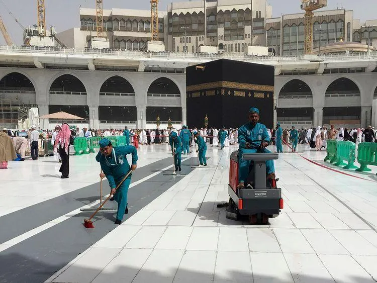 Bangladeshi cleaners around the Kaaba