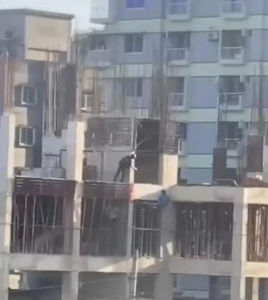 Bangladeshi police raiding homes of suspected protestors and shooting them on sight